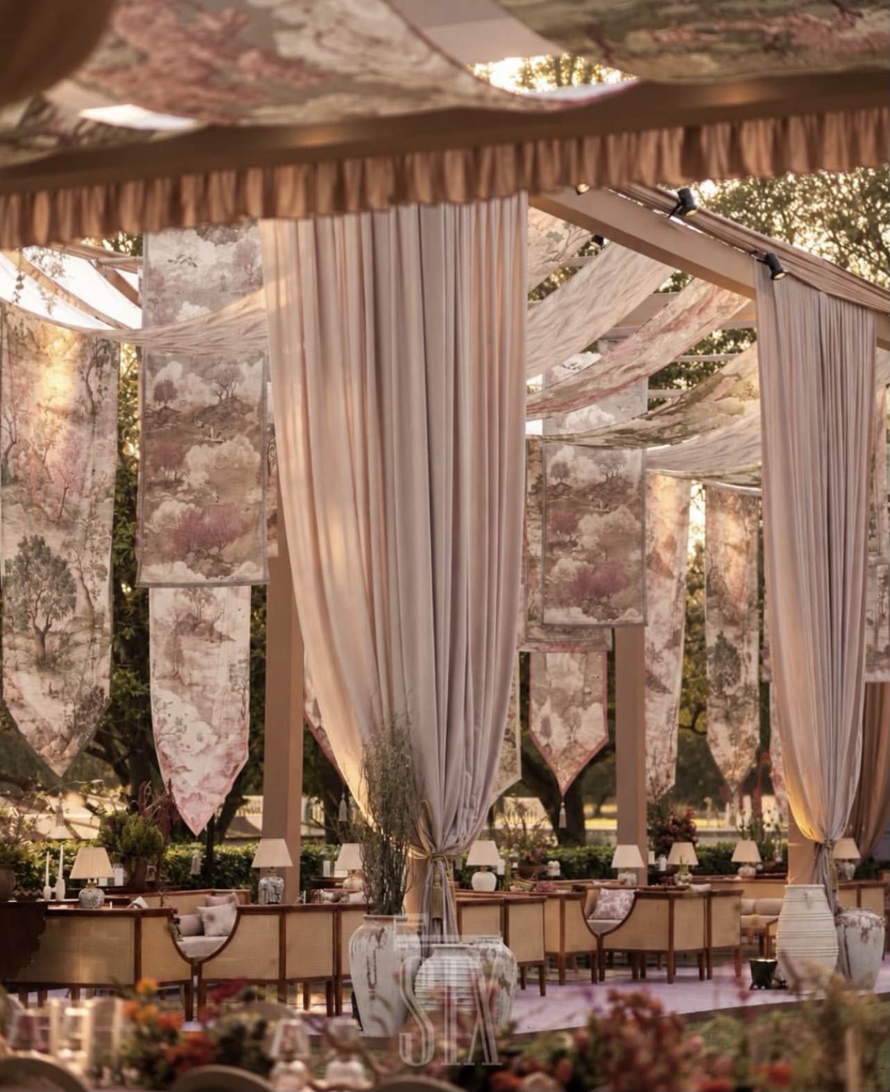 Mauve lounge